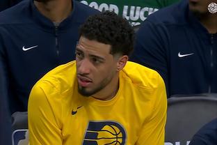 Curry: Rõ ràng tôi phải chơi tốt hơn và sẽ phản ứng theo cách tôi biết.